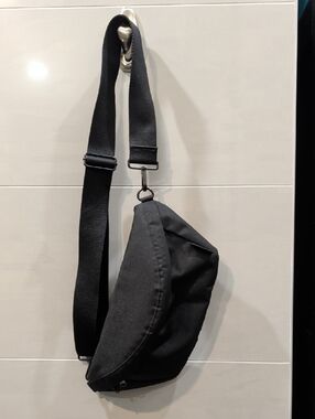 Canvelle Original Black Classic Fanny Pack With Black Hardware. Like New.